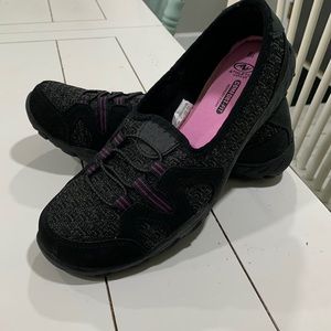 Woman’s 8 1/2 comfort foam shoes